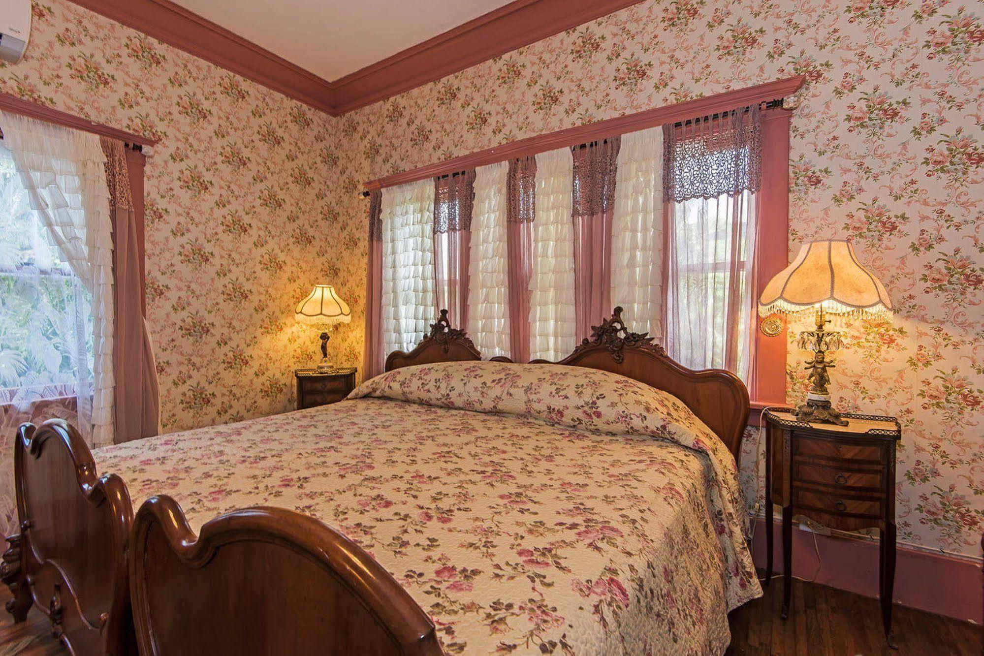 Manoa Valley Inn Гонолулу Екстер'єр фото