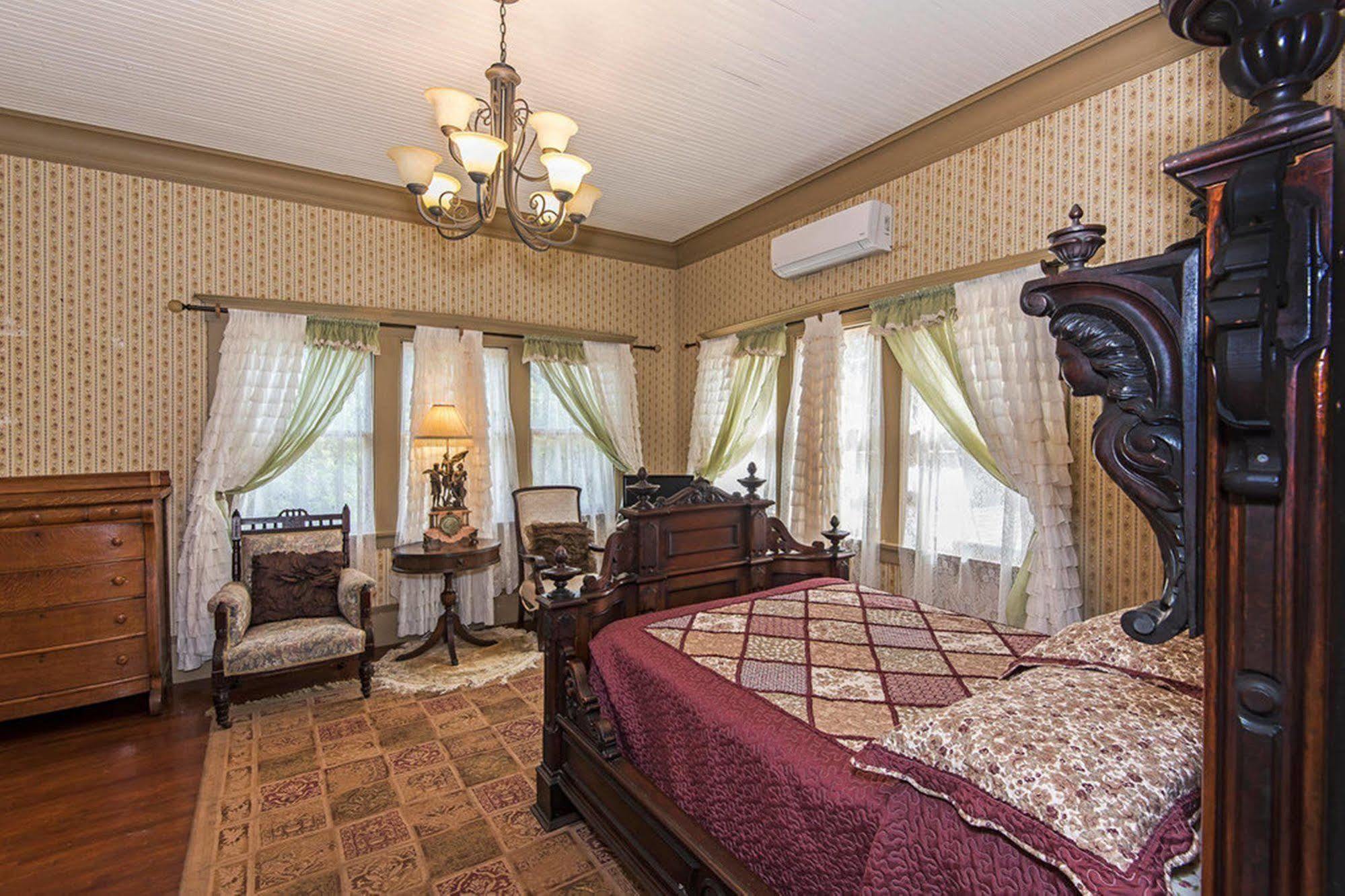 Manoa Valley Inn Гонолулу Екстер'єр фото
